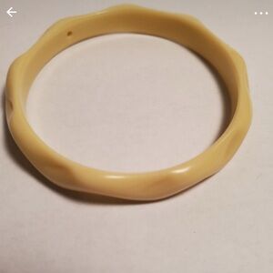 Vintage Creamy Ivory Butterscotch Bakelite Faceted Bangle Bracelet